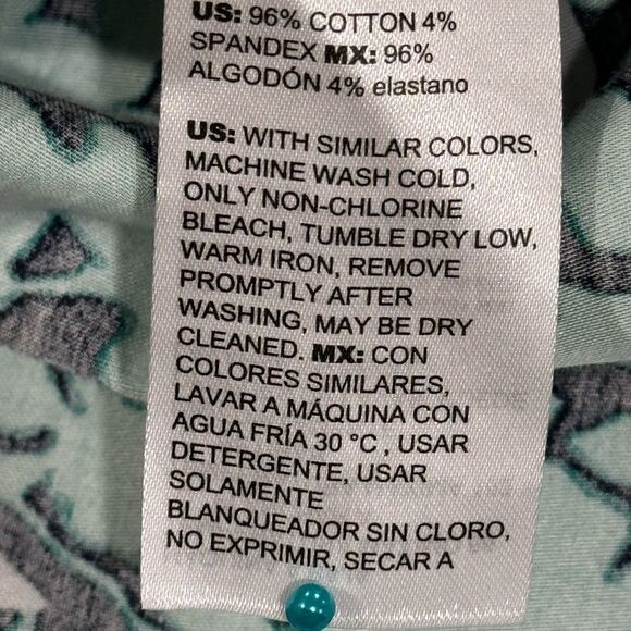 CHICO’S NO IRON FLORAL SHIRT. JADE GARDEN. - Picture 8 of 10